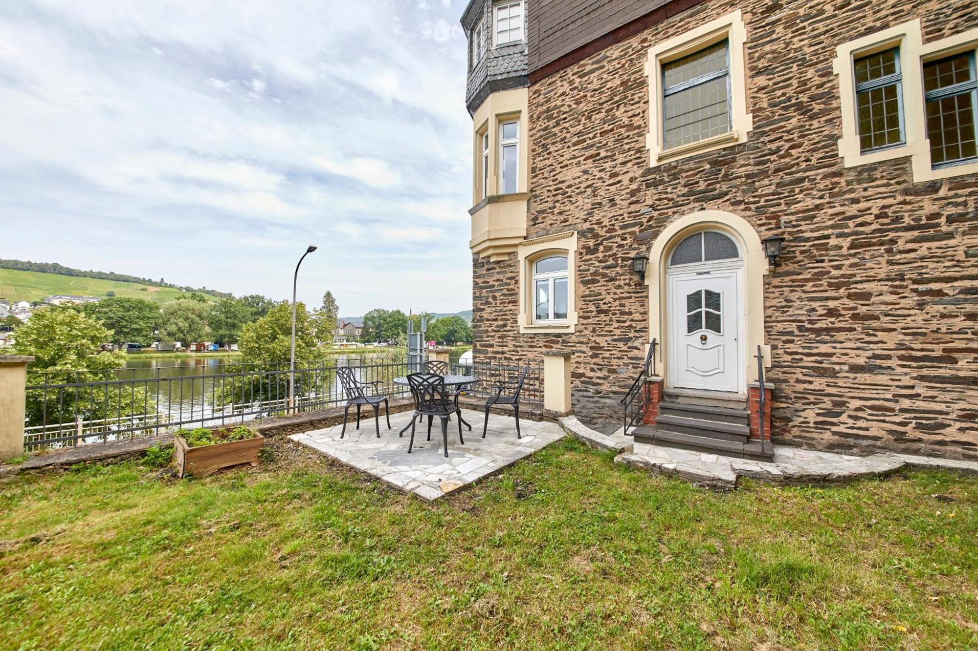 Moselblick Apartment Бернкастел-Кюс Екстериор снимка